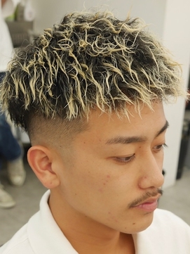 フェードカット パーマの髪型が大人気 日本人向けの頼み方 セットまで解説 Slope スロープ