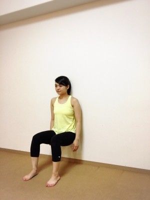 空気椅子は筋トレ効果絶大 正しいやり方 コツ ダイエット効果についても解説 Slope スロープ