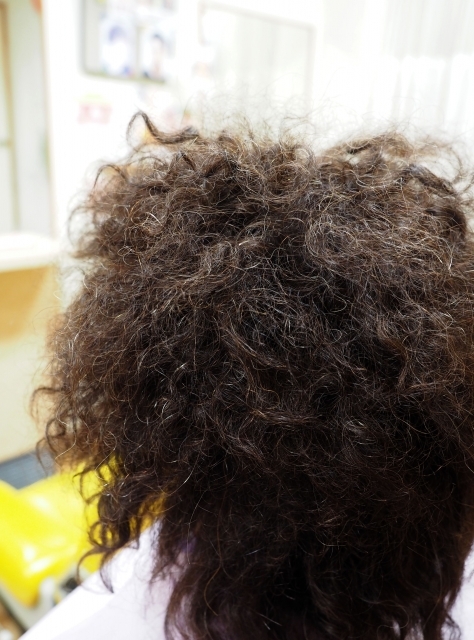 髪の毛のチリチリを一瞬で治す5つの方法 遺伝でも治る Ng習慣まで解説 Slope スロープ