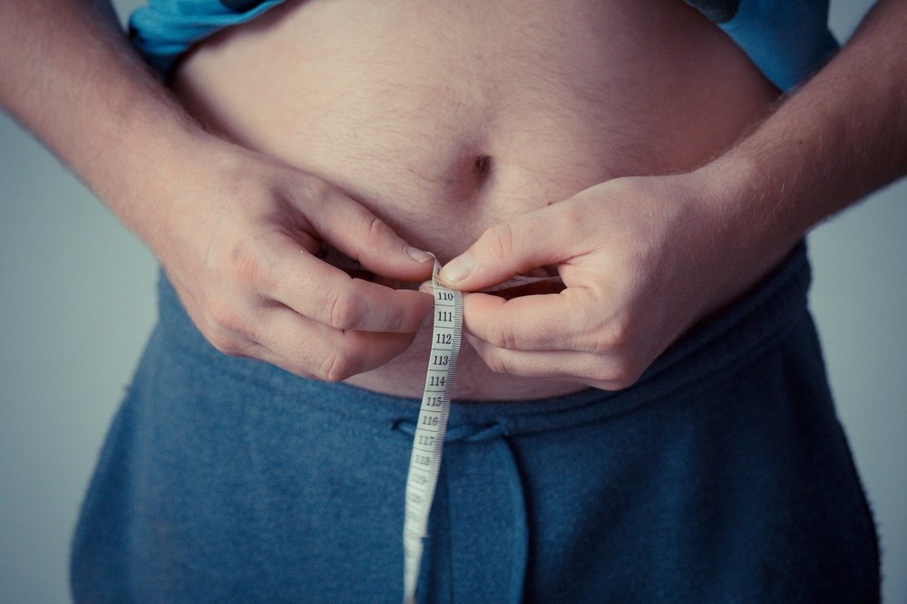 ぽっこりお腹の男性が急増 原因のng習慣 お腹痩せダイエットのコツまで解説 Slope スロープ