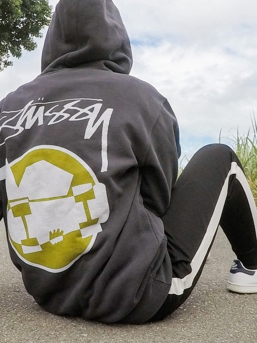 Stussy ステューシー はダサい 時代遅れなng例 お洒落見せするアイテム別コーデも Slope スロープ