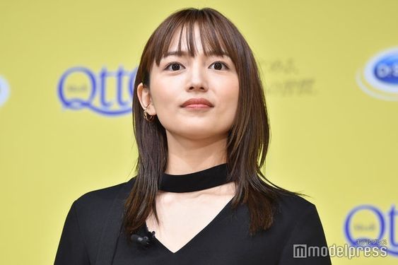 川口春奈の髪型 21最新 レイヤー ウルフなど失敗しないオーダー方法を解説 Slope スロープ